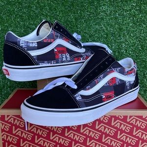 Vans WMNS Old Skool
(Packing Tape) Black/Red/
VN0A4U3BWZ4
Sneakers